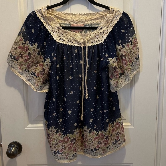 Size small sheer lined Bohemian top - Picture 1 of 5